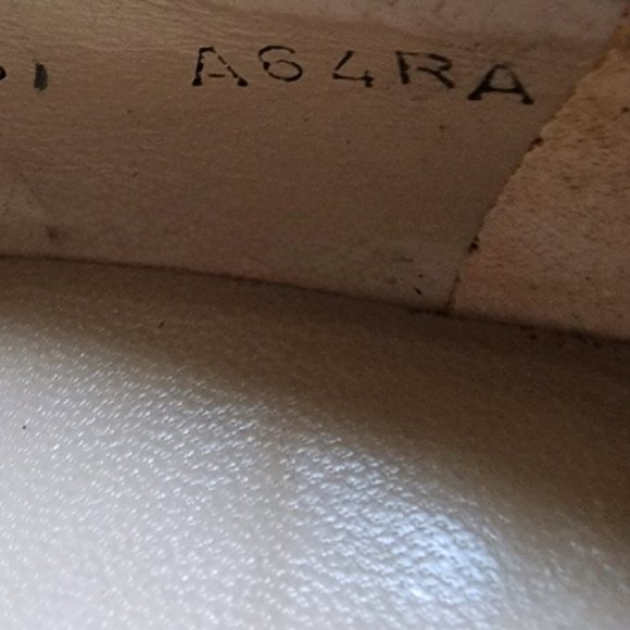 Salvatore Ferragamo Vintage Suede Pumps - Picture 6 of 15